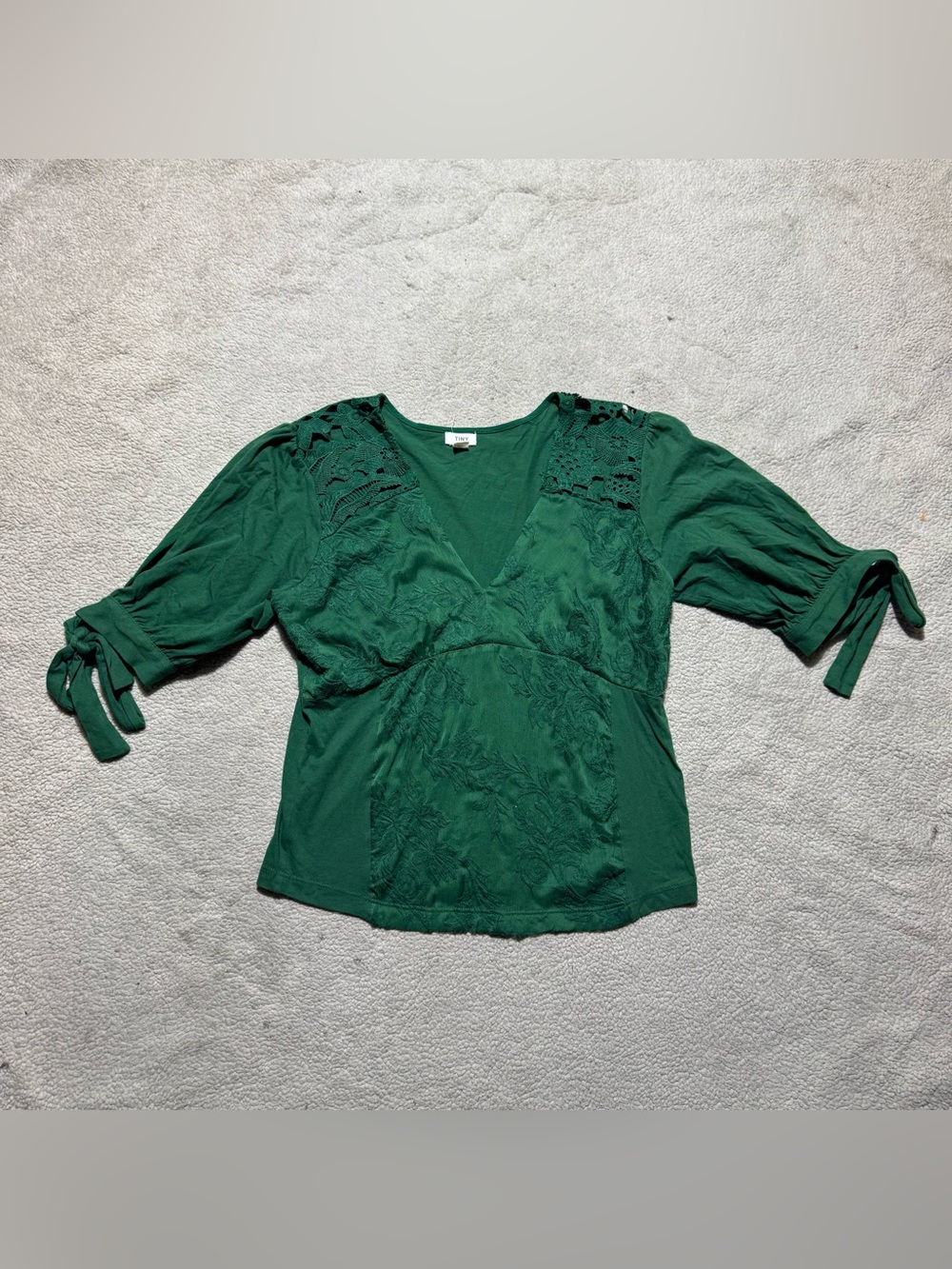 Anthropologie Tiny Top Womens XS Ophelia Embroidered Floral 1/2 Sleeve Shirt
